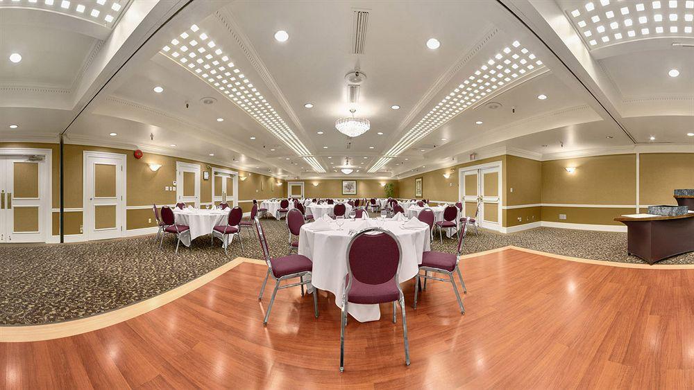 Harbour Towers Hotel & Suites Victoria Bagian luar foto