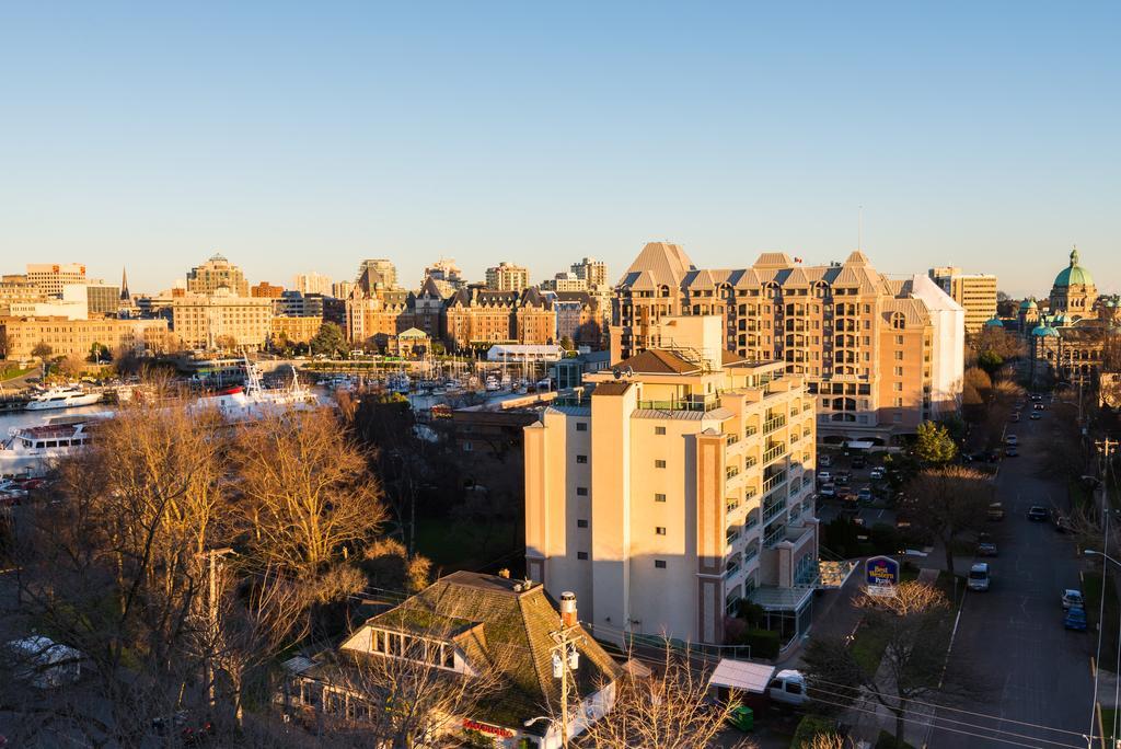 Harbour Towers Hotel & Suites Victoria Bagian luar foto