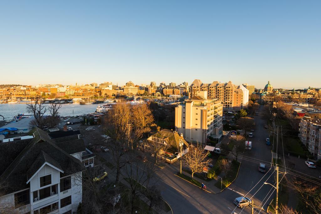 Harbour Towers Hotel & Suites Victoria Bagian luar foto
