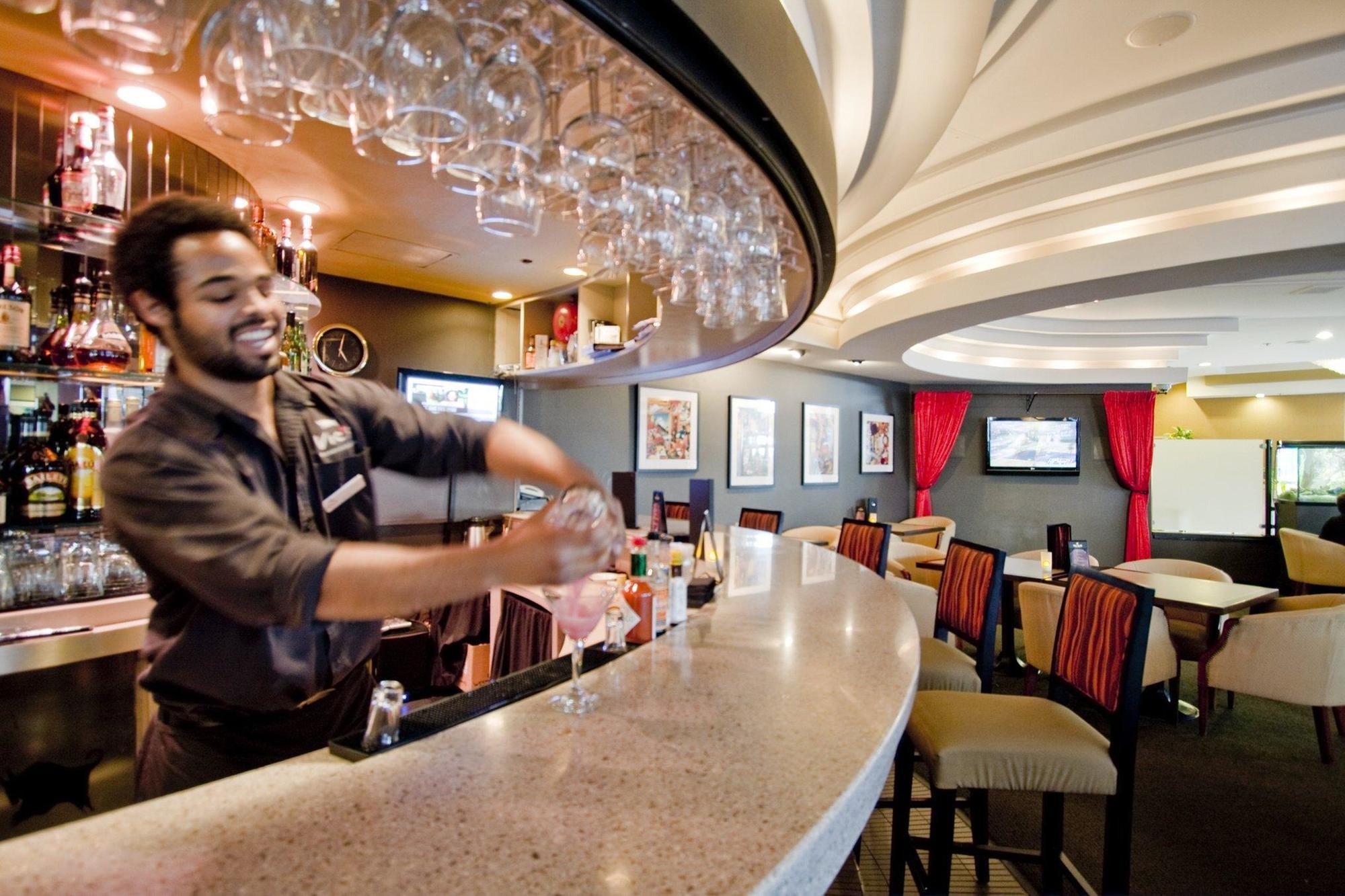 Harbour Towers Hotel & Suites Victoria Bagian luar foto