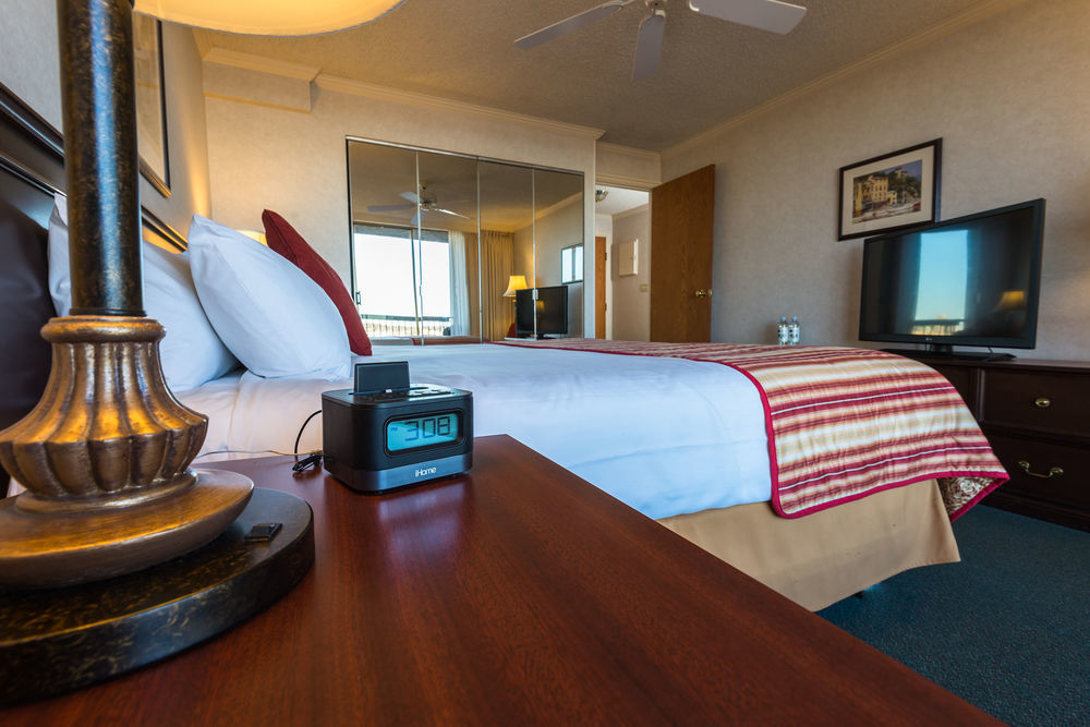 Harbour Towers Hotel & Suites Victoria Bagian luar foto