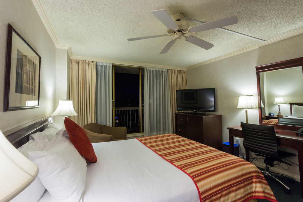 Harbour Towers Hotel & Suites Victoria Bagian luar foto