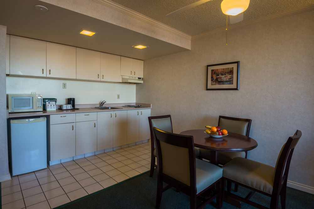 Harbour Towers Hotel & Suites Victoria Bagian luar foto