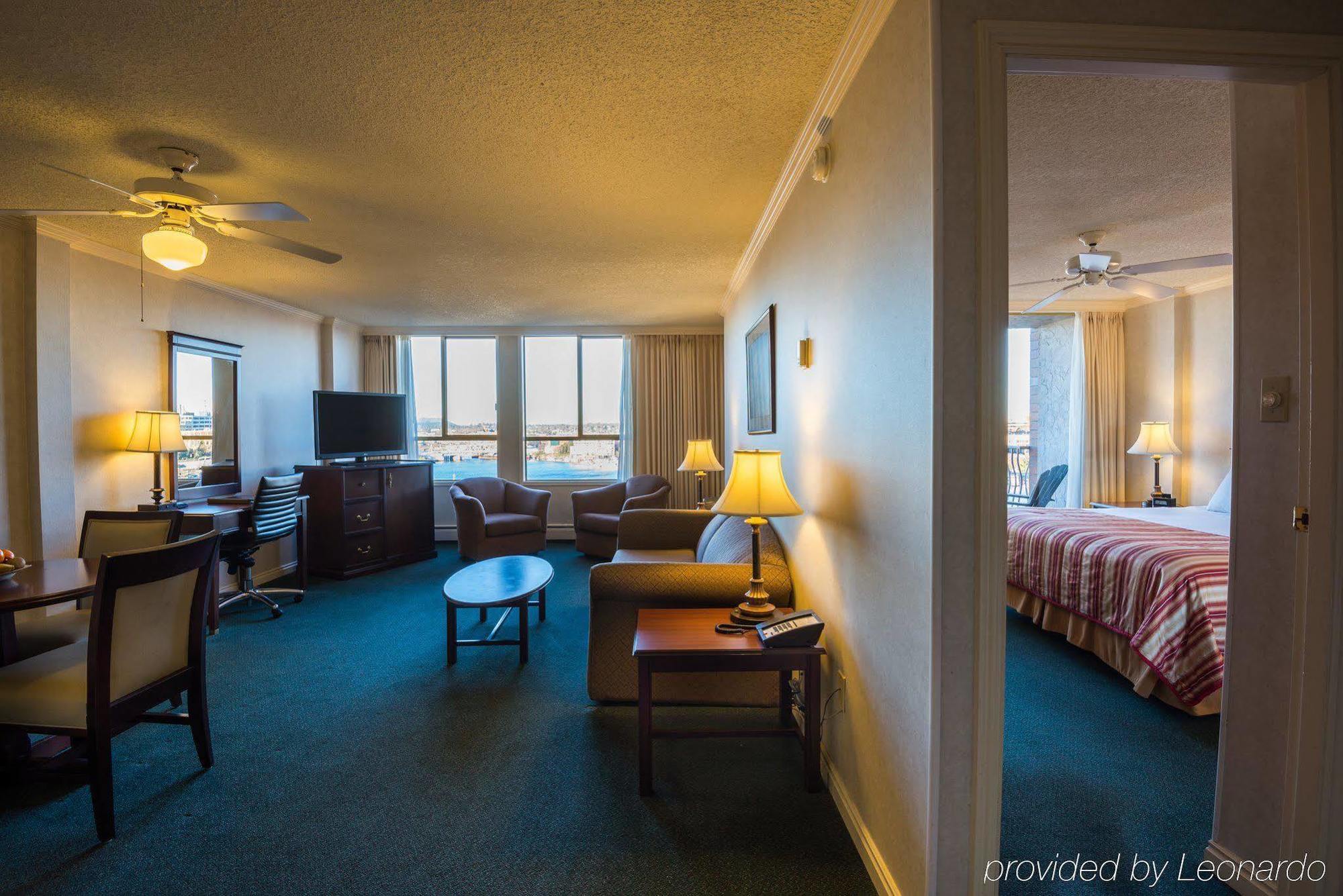 Harbour Towers Hotel & Suites Victoria Bagian luar foto