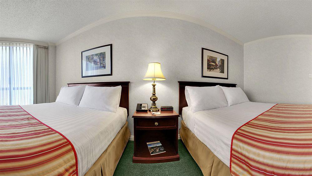 Harbour Towers Hotel & Suites Victoria Bagian luar foto