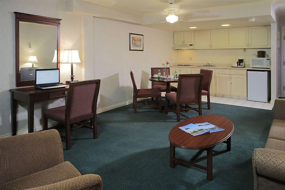 Harbour Towers Hotel & Suites Victoria Ruang foto